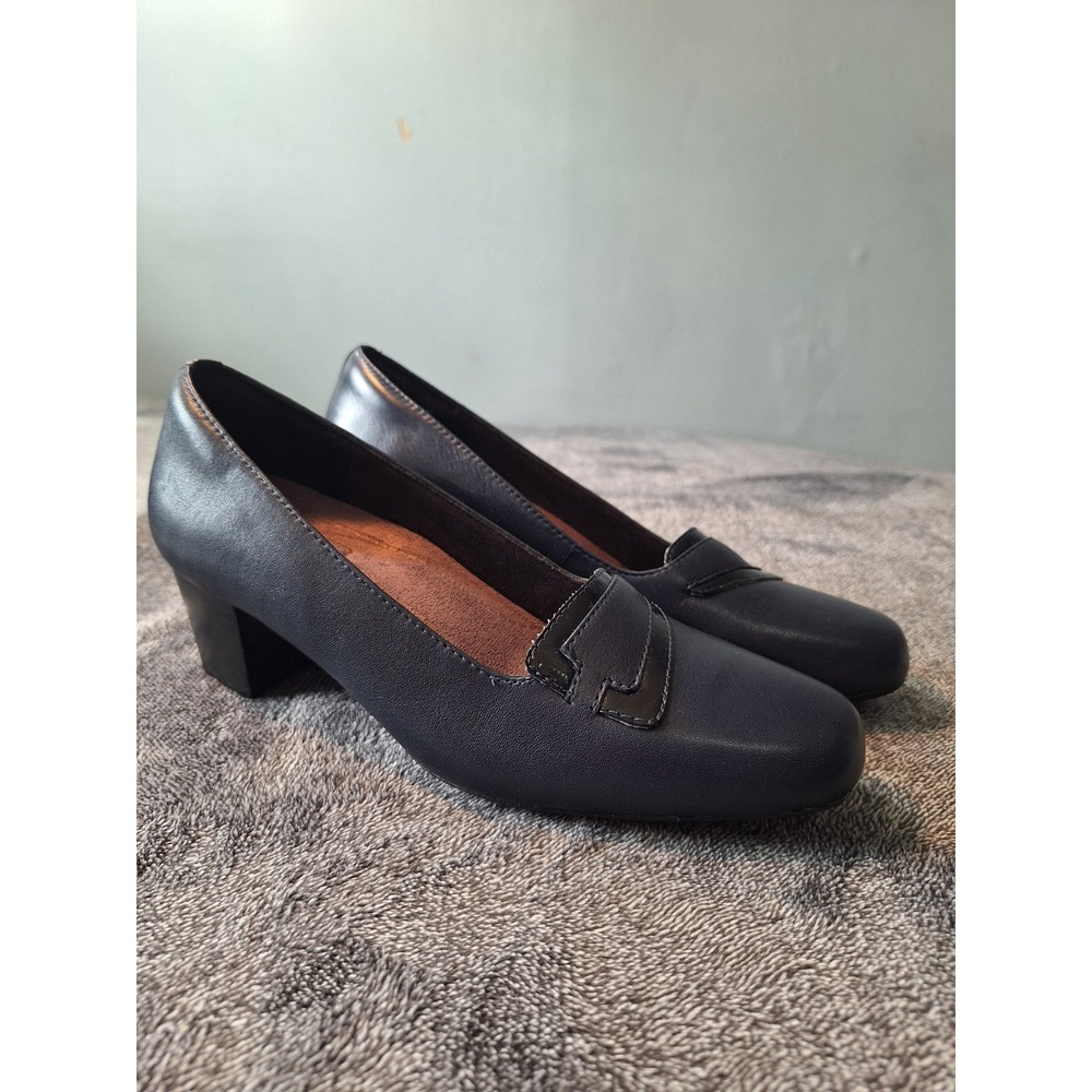 Clarks Everyday Leather Kitten Heel‎ Loafer Shoes Womens 6.5 M NAVY Stacked Heel